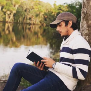 Matthew Underwood Instagram - Just a simple boy who loves stripes and a good book. 🤷🏻‍♂️ 📚 -
-
#TheBodyAGuideForOccupants #BillBryson

#BackAtYouVic