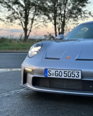 Matthias Malmedie Instagram - 911 S/T. 9.000 Touren, handgerissen. Habt Ihr Bock?
https://youtu.be/D-QYIMYbmcA?feature=shared
Oder Link in den Stories!

#qlmd #911st #gt3rs #porsche #losbittelos #9000 #handgerissen