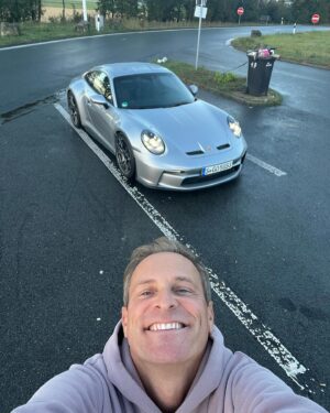 Matthias Malmedie Instagram - 911 S/T. 9.000 Touren, handgerissen. Habt Ihr Bock?
https://youtu.be/D-QYIMYbmcA?feature=shared
Oder Link in den Stories!

#qlmd #911st #gt3rs #porsche #losbittelos #9000 #handgerissen