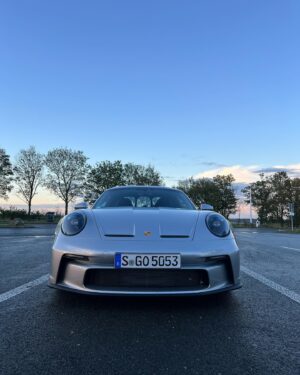 Matthias Malmedie Instagram - 911 S/T. 9.000 Touren, handgerissen. Habt Ihr Bock?
https://youtu.be/D-QYIMYbmcA?feature=shared
Oder Link in den Stories!

#qlmd #911st #gt3rs #porsche #losbittelos #9000 #handgerissen
