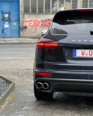 Matthias Malmedie Instagram - Porsche Cayenne V8 Diesel mit 320.000 Kilometern??? 4,2 Liter Hubraum | 385 PS | 850 NM. Kann man das machen oder lieber Finger weg? Die Probefahrttouristen sind wieder unterwegs.
 Video ist ready für Euch:
👉🏽https://youtu.be/JRd8AM_6DDo?feature=shared 👈🏽
Eine Frage noch: Sieht der Bock für Euch schon zu alt aus oder kann man den optisch noch machen?

#qlmd #qualmedie #porschecayenne #v8diesel #drehmomentHATTA