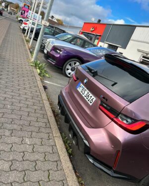 Matthias Malmedie Instagram - Das gibt einen tränenreichen Abschied! 🥲 Mein Baby muss weg! Du warst gut, #qualmberry 💜
Mein doch sehr trauriges Abschiedsvideo bekommt Ihr hier: https://www.youtube.com/watch?v=z_HKFl17nVo

Was soll ich als nächstes fahren???

#m3touring #bmwm #abschiedtutweh #foreverqualmberry #iwantyouback #velvetorchidmetallic #qualmedie