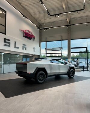 Matthias Malmedie Instagram - Cybertruck mitten in Düsseldorf. Die haben dat Dingen echt gebaut 🤯
Ich hab ihn mir mal angeschaut!
https://youtu.be/1V_fytGGI1c

#cybertruck #qualmedie #düsseldorf #tesla