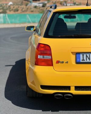 Matthias Malmedie Instagram - Der erste RS4 und der Allerletzte in 1 Video!!! Die stellen den jetzt echt ein!!! 🤯 Die 25 Years Edition hat 470 PS.👌🏻 Schaut das Video an und kommentiert auf YT, um die RS4-Rennhandschuhe zu bekommen. Der beste Kommentar bekommt sie. 👍🏽
https://youtu.be/rAqO5-RCuLY

#rs4 #limitededition #25years #quattro #qualmedie