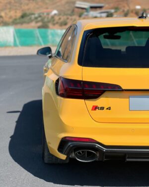 Matthias Malmedie Instagram - Der erste RS4 und der Allerletzte in 1 Video!!! Die stellen den jetzt echt ein!!! 🤯 Die 25 Years Edition hat 470 PS.👌🏻 Schaut das Video an und kommentiert auf YT, um die RS4-Rennhandschuhe zu bekommen. Der beste Kommentar bekommt sie. 👍🏽
https://youtu.be/rAqO5-RCuLY

#rs4 #limitededition #25years #quattro #qualmedie