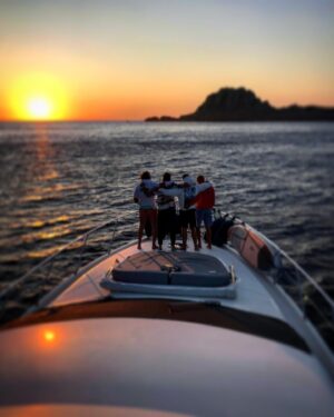 Matthias Schoenaerts Instagram - Hombres complicados 🍀 wonderful journey with the brothers last year 😅❤️🤣 @michael_r_roskam @theartofchase @zakabeyahya @marijan_arsovic  one brother was missing though @carlos__schram  #mykonos