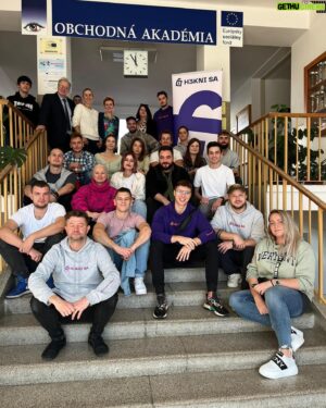 Matúš Okajček Instagram - Tí najlepší H3keri tretieho tisícročia boli opäť v školách, tentokrát na Strednej zdravotníckej škole v Humennom a Obchodnou akadémii v Prievidzi. Zožali sme skevelé odozvi za naše celodenné workshopy a musím povedať, že študenti boli tiež skvelí a som pyšný na našu budúcu generáciu novo H3knutých ľudí.
Ďakujem @oaprievidza @strednazdravotnickaskolahe @h3knisa