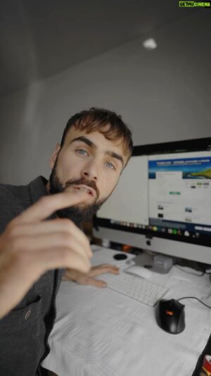 Matúš Okajček Instagram - Od Kiwi.com som dostal 300 EUR ktoré môžem precestovať. Neváhal som a hneď som bookol letenky Viedeň - Bukurešť. Prečo zrovna táto destinácia ? Určite tu zohrala veľkú rolu moja vášeň k fantasy a preto ma zlákala temná a krutá Transylvania opradená nejedným skvelým upírskym románom. Preto som zobral @mzatko , na Kiwi.com sme si bookli auto na týždeň (v ktorom sme aj spali) no prvý deň sme si užili na apartmáne z ktorého musel Martin pracovať… Tu je náš začiatok cesty a ty sa môžeš tešiť na super content :D

 #spoluprace #kiwicom #wehacktravel #wehacksystem #kiwicomtravelhacks #levneletenky #letenky #cestovani #dovolena #vylet @kiwicom247
