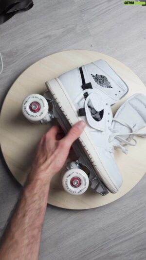 Matúš Okajček Instagram - Part č.2 nových roller SK8 tenisiek… Topánky máme takmer hotové, už len doladiť detaily. Pre part č. 3 sleduj a lajkuj 🫡. #crazywolf energy ❤️‍🔥 Ďakujem @thestreets.eu a @kauflandslovensko za super #spoluprácu .