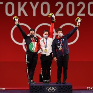 Maude Charron Instagram - Merci 2021. Tu as été remplie de défi, de souvenirs et d'accomplissements;

Le Covid, 6 médailles d'or, 4 déménagements, les olympiques sans famille, 2 voyages, une maison, la découverte du vélo de montagne, l'école de police et un nombre incalculable de nouvelles rencontres. 

Belle année 2022 à tous! Qu'elle soit à la hauteur de vos efforts et de vos attentes. 🍾
---

Thank you 2021. You have been full of challenges, memories and accomplishments;

Covid, 6 gold medals, moved 4 times, Olympics without family, 2 travels, a house, discovered mountain bike, the police academy and met so many awesome people.

Happy new year to everyone. I wish you a year up to your efforts and your expectations.
🍾

#bye2021 #hello2022 #teamcanada #tokyo2020 #olympics #happynewyear #goals #weightlifting #thankyou #haltérophilie