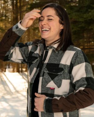 Maude Charron Instagram - Super contente de m'associer pour une nouvelle année avec @leucan en collaboration avec @hooke.ca pour leur campagne Force de la Nature, dans le but d'aider les enfants atteints du cancer ainsi que leur famille. 
Si vous n'avez pas pu mettre la main sur l'édition passée, voici votre chance! Couleur magnifique, toujours aussi chaude et confortable. Parfait pour le temps doux et pour supporter une bonne cause!

Pour vous la procurer, rendez-vous sur le lien dans ma bio!
🌞🫶

📸@foliophoto_ten