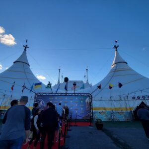 Maude Charron Instagram - Thank you (again) Georgia,
I had a quite motivating, inspiring, disturbing and entertaining 2 weeks
See you soon! 

#weightlifting #powerandgraceperformance #harrypotterexibition #shootingrange #kurios #cirquedusoleil