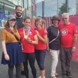 Maude Charron Instagram - Retour à l'international un an plus tard et quoi dire d'autre que WOW! 

5/6, records des jeux, médailles d'or.

Merci à l'organisation @birminghamcg22 et ses bénévoles d'avoir fait de ces jeux une des meilleures expériences que j'ai vécue.
Merci à @cwthsportcan de m'avoir offert l'honneur d'être co-porte drapeau pour la cérémonie d'ouverture.
Merci à l'équipe de @weightlifting_canada_haltero et @deanne_friesen d'avoir rendue l'expérience amicale pour tous et chacun et d'avoir ainsi permis à tous de performer et de se démarquer.
Merci à ma famille de s'être déplacée pour me voir.
Merci aux entraîneurs et @spencergarnold de m'avoir accompagné et de m'avoir aider à atteindre mes objectifs.
Et merci infiniment à mes commanditaires de me supporter dans mes folies sportives;
Structure GB
Villeneuve Volvo
Physiothérapie mouvement plus
Patrick Tremblay chiropractie 

Je quitte Birmingham la tête remplie de beaux souvenirs.