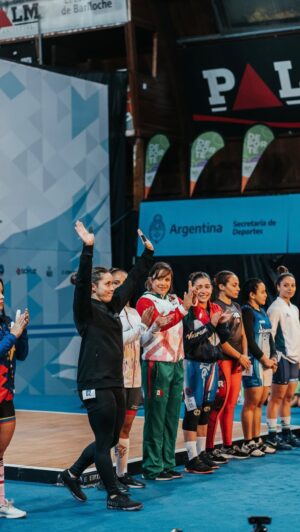 Maude Charron Instagram - A 101 kg Snatch secures gold in the 59 kg weight class for @m_charron28 at the 100th Pan American Championships in Bariloche, Argentina 🇦🇷🥇

#powerandgraceperformance #makelifts #family #champion