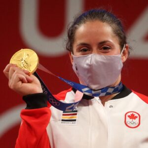 Maude Charron Instagram - Il y a un an, jour pour jour, je devenais championne olympique. Même après un an, ça sonne encore bizzare et semble irréel.

---

Exactly one year ago, I became an olympic champion. Even after a whole year, it still sounds weird and seems unreal.

@teamcanada @weightlifting_canada_haltero 

Also kind a sad that the only few photos I have on the podium I either wear a mask, or cry my eyes out...