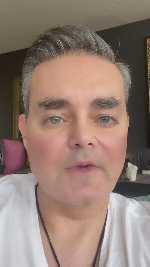 Mauricio Islas Instagram - Y tú cómo te ríes??? 🤣🤣🤣 #fun #video #family #love #funny #video