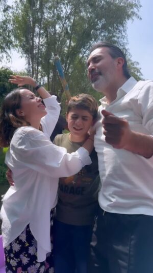 Mauricio Islas Instagram - Y aunque se acabe el mundo, colgado de una estalla te amare, los amo @palomaquezada #Emiliano #Frida @camilaislaas love #family #video