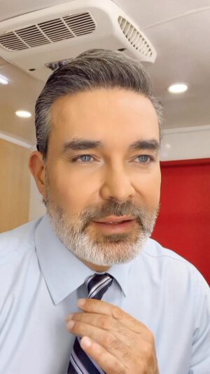 Mauricio Islas Instagram - Y yo … ¿y tú? #video #love #family #fun #funny