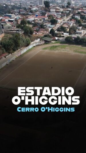 Mauricio Jürgensen Instagram - 🏟️Una joya de estadio ⚽️¡y será de pasto!😱 conoce la historia del coliseo porteño por excelencia, ubicado en el 💚 del cerro O’Higgins✨

🎙️Con nuevo look y más callejero que nunca, @mauriciojurgensenr conoció más de este hermoso espacio junto al gran crack @moisesvillarroela 🫂✨

📲 #Joyas #EstadioOhiggins