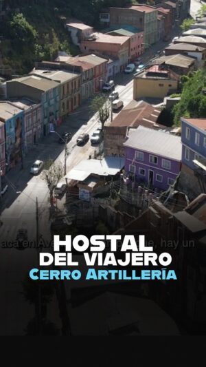 Mauricio Jürgensen Instagram - ¡Una hostal con historia! 💚 Conoce la @hostal.delviajero junto al viajero más fichita de los cerros @mauriciojurgensenr 😎✨

¿Sabías su relación con el Decano? 🇳🇬😱

#Joyas #Wanderers #Carampangue