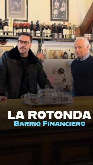 Mauricio Jürgensen Instagram - ✨Una joya escondida en el Barrio Financiero💎💰¿conocías La Rotonda? sé parte de su linda historia junto al callejero @mauriciojurgensenr 🤝💕

¡Sigamos descubriendo nuestro Wall Street!😎

#Joyas #Valparaíso