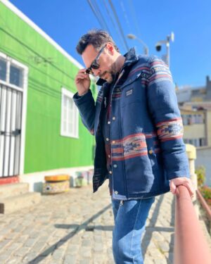 Mauricio Jürgensen Instagram - Ya estamos arriba con un nuevo destino de nuestros recorridas @joyasdevalpo para este 2024. Esta vez nos fuimos al Cerro Bellavista a conocer el ascensor Espíritu Santo, restoranes como @hotzenplotz_bar y @casadumplings, la Iglesia Los Carmelitas y el Museo a Cielo Abierto. Todo nuestro contenido está en la cuenta de @joyasdevalpo y leemos todos sus comentarios y agradecemos toda su buena onda con este proyecto que nos gusta tanto. 

Bienvenid@s