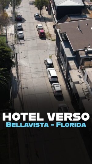 Mauricio Jürgensen Instagram - 💎¡Terraza y hotel para vecinos!✨el @terrazaverso es la apuesta que recorremos 👣 con @mauriciojurgensenr mirando la Plaza Mena y nuestros cerros 😍

✅ Acompáñanos al @versohotel y cuéntanos ¿Qué joya de este sector es un imperdible? 👀

🎥 @matipentos 
💎 @municipiovalpo @elevense.rap
