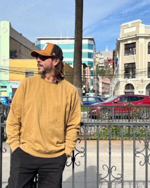 Mauricio Jürgensen Instagram - Seguimos aplanando las calles de Valparaíso para hacer nuestro recorrido @joyasdevalpo de este 2024. Esta vez nos fuimos a una de las Avenidas más importantes del Puerto Principal. La reconocen?
Este jueves estrenamos un nuevo capítulo de Joyas. L@s esperamos!

Producción y fotos: @elevense.rap y @matipentos
La canción es del grupo inglés The Kinks. 

@nixon_chile
@wild_lama

#patrimonio #valparaíso #cultura #porteñista #programa #periodismo #panorama #joyadelpacifico
