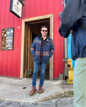 Mauricio Jürgensen Instagram - Seguimos aplanando las calles de Valparaíso para hacer nuestro recorrido @joyasdevalpo de este 2024. Esta vez nos fuimos a uno de los más hermosos barrios del Puerto. ¿Sabían de la existencia de este museo a cielo abierto?
Esta semana estrenamos un nuevo capítulo de Joyas. L@s esperamos!

Producción: @elevense.rap y @tomasflojo.
Fotos: @matipentos
La canción es de Los Panchos.

@nixon_chile
@wild_lama

#patrimonio #valparaíso #cultura #porteñista #programa #periodismo #panorama #joyadelpacifico