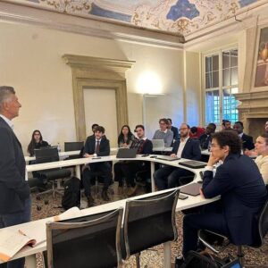 Mauricio Macri Instagram - Una alegría volver a la Bologna Business School. Gracias por recibirme un nuevo año y a todos los alumnos que participaron.