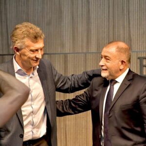 Mauricio Macri Instagram - Hoy en la Bolsa de Comercio de Córdoba, apoyando a Luis Juez como candidato a gobernador.