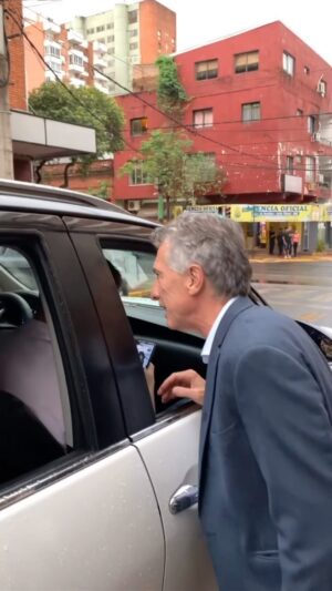 Mauricio Macri Instagram - Volanteando en Posadas. Gracias!