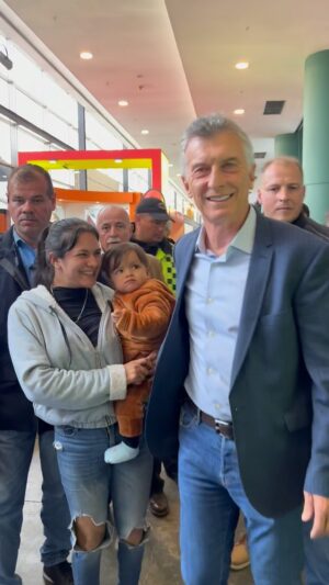 Mauricio Macri Instagram - Selfies y cariño en la Rural. Gracias a todos!