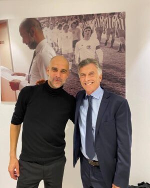 Mauricio Macri Instagram - 4!!! Felicitaciones @mancity, Pep y Khaldoon Al Mubarak