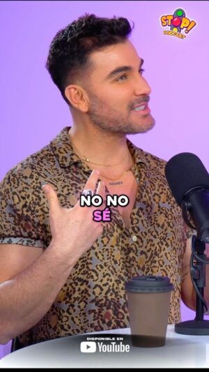 Mauricio Mejía Instagram - Pollito si es malo conmigo 😂🤣 @pollitotropical @magnoastral video completo arriba está el link #humor #zodiaco #geminiseason #StopPodcast