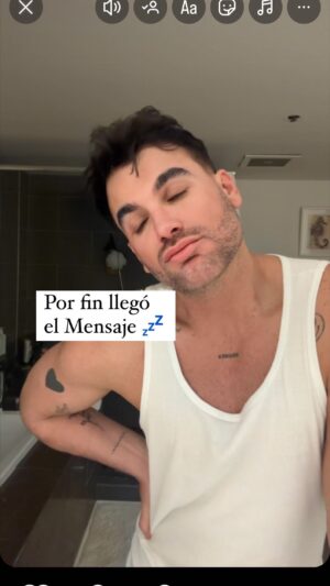 Mauricio Mejía Instagram - Que es lo más tarde que te has quedado despierto viendo redes? 
Yo, ufff cuando me da insomnio…