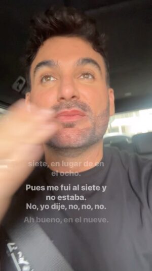 Mauricio Mejía Instagram - A todos nos pasa? El que madruga…se le pierde la camioneta 😂🤣 #humor #cosasquepasan