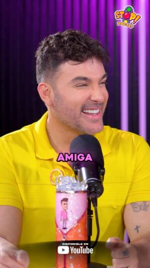 Mauricio Mejía Instagram - Todas tenemos una amiga así, no la tienes pues eres tú 😂🤣😂#humor #podcast #StopPodcast