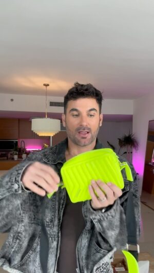 Mauricio Mejía Instagram - Cuál te gusta más? 1ra o 2da opción ? #grwm
