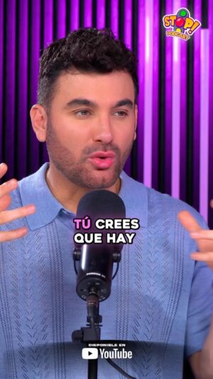 Mauricio Mejía Instagram - Has modificado algo para entrar en los Estereotipos de la sociedad? #StopPodcast #amigos @pollitotropical 
Arriba video completo