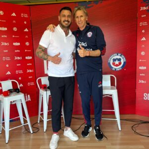 Mauricio Pinilla Instagram - Exito profesor háganos felices 🇨🇱