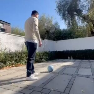 Mauricio Pinilla Instagram - ¿Cómo estuve ahí? Tú también puedes hacer un doblete. ¿Dónde? En Latamwin, por supuesto, con su bono de primera carga del 100%. Usa mi código Pinigol y compruébalo tú mismo. Latamwin ¡Sabes, apuestas, ganas! 🎉💰

 #doblete #latamwin #dejandoelzorro