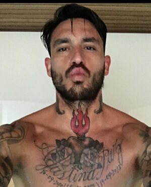 Mauricio Pinilla Instagram - Querido insomnio tengo ganas de subir cualquier cosa! Y bueno puras caras subi 🤷🏻‍♂️ ! Que rico dormir una horita y despertar asi… en fin comente sus experiencias y consejos aqui 👇