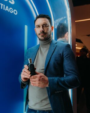 Mauricio Pinilla Instagram - Aquí en el lanzamiento del #BOSSBottledTriumph @boss , linda experiencia ser parte de esta campaña y conocer esta increíble fragancia que les invitó a conocer. #beyourownboss