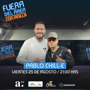 Mauricio Pinilla Instagram - El #ShishiBoss en la casa 🏠 🫶🏼

📌En el ‘Fuera del Área’ no dejamos de sorprender y hoy tenemos al precursor del género urbano, uno de los primeros en expandir el talento chileno en el mundo 🌎, Pablo Chill-E. 
Entérate de los nuevos proyectos de Pablito, su camino al éxito y del Movistar Arena que tiene agendado para noviembre. 

👉🏼¡No te lo pierdas! Hoy a las 21:00 horas por las pantallas de Agricultura TV 📺. 

#FueraDelÁrea es presentado por @latamwin 🏆⚽ , @j.ecygnus ⚡y @atacamaloft.glamp 🏕️
