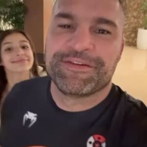 Maurício Rua Instagram - Momentos memoráveis com as minhas filhas.

Adoramos viajar bem, comer bem e ser bem recebidos kkk

Obrigado @recantocataratasresort