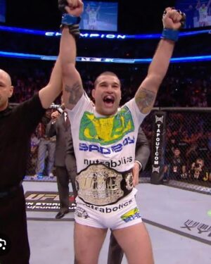 Maurício Rua Instagram - Nessa noite mais que especial de UFC 300, passa um filme na cabeça! 
A lembrança de tantos momentos, emoções e memórias numa trajetória de 16 anos no maior evento de MMA do mundo. Tenho muito orgulho de ter sido um dos atletas com mais longevidade na história do evento, e de todos os momentos que vivi no octógono. 
Já contagem regressiva pro UFC Rio… Vejo vocês lá!

In this very special night of UFC 300, so many things flashes trough my mind like a movie! The memory of so many moments and emotions in a history of 16 years at the world’s biggest MMA event. I’m very proud of having been one of longest lasting fighters in the history of the show, and very proud of all the moments I lived inside the octagon. I’m already counting the days to UFC Rio…
See you there!