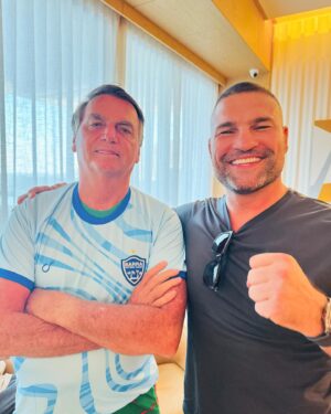 Maurício Rua Instagram - Muito bom rever vc nosso eterno presidente @jairmessiasbolsonaro. Obrigado pelo carinho de sempre! 🙏🙏🙏🇧🇷🇧🇷🇧🇷