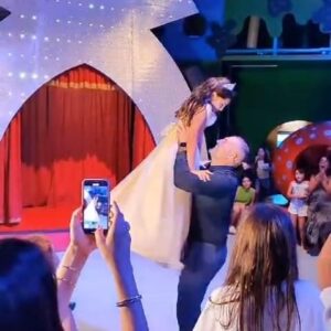 Maurício Rua Instagram - Parabéns minha princesa, linda, maravilhosa! Você e a Duda são a maior riqueza que Deus me deu. Só você para fazer o papai dançar! 😂😂😂😂😂

Te amo meu amor ❤️❤️❤️