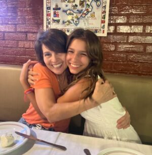 Maurício Rua Instagram - Parabéns pra essa vovó mais linda, mais sarada e mais dedicada aos filhos e netos.
Te amo mãe.
@clementinamilani